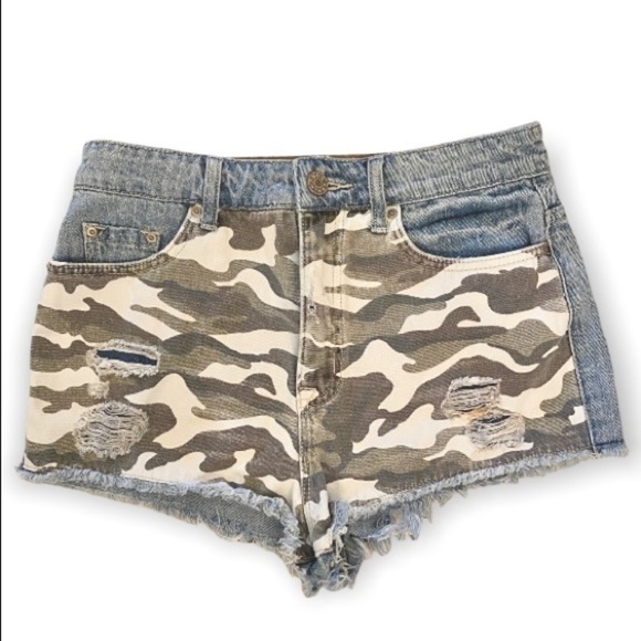 BDG Urban Outfitters Sz 6 /28 High Rise Dree Cheeky Distressed Camo Shorts Denim - Picture 3 of 11